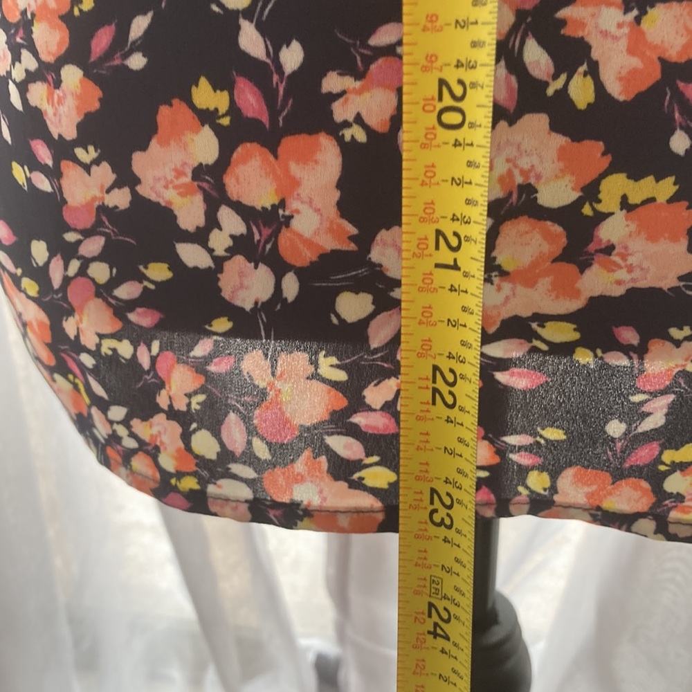 Women's Floral, V-Neck Shirt 👚 - Picture 7 of 8